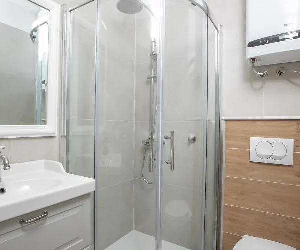 Ana Boric * ポドゥゴラ