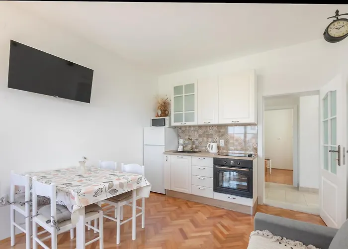 Ana Boric アパート ポドゥゴラ