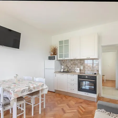Ana Boric Apartment Podgora